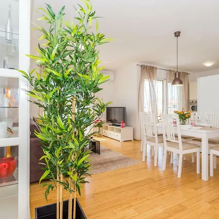 Appartement Charming Near Trogir